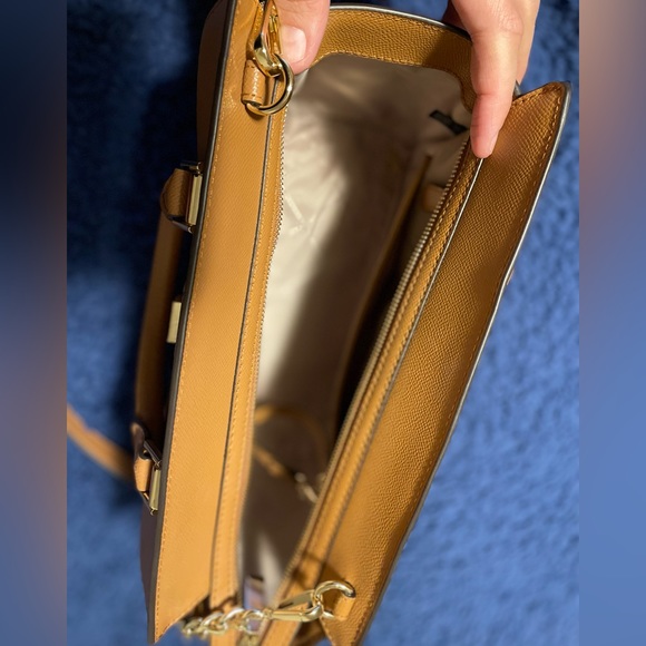 Larch Acorn color beautiful large Michael Kors Bag only worn once with dust bag - Picture 3 of 6